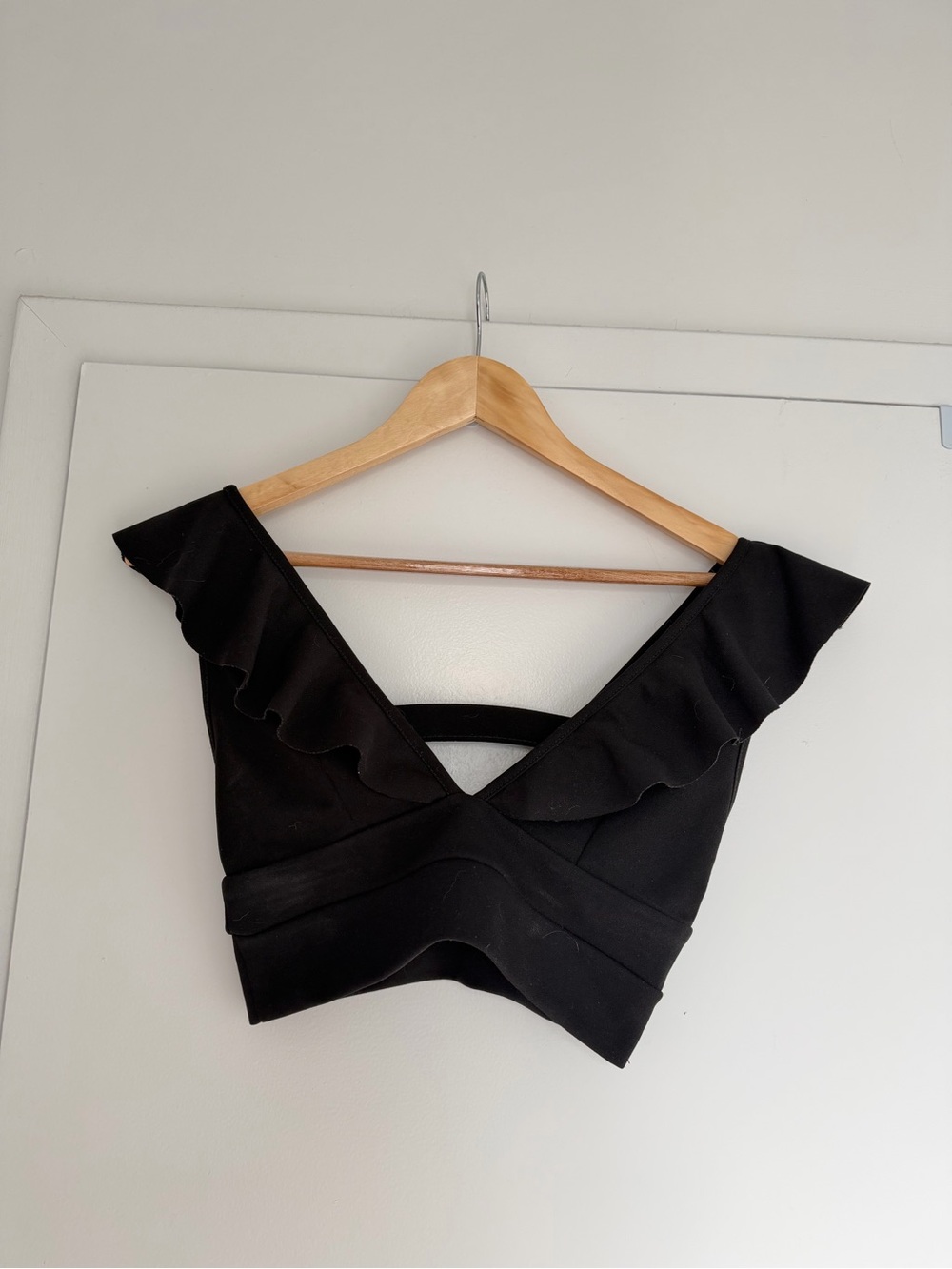 PrettyLittleThing Black Ruffle V-Neck Crop Top